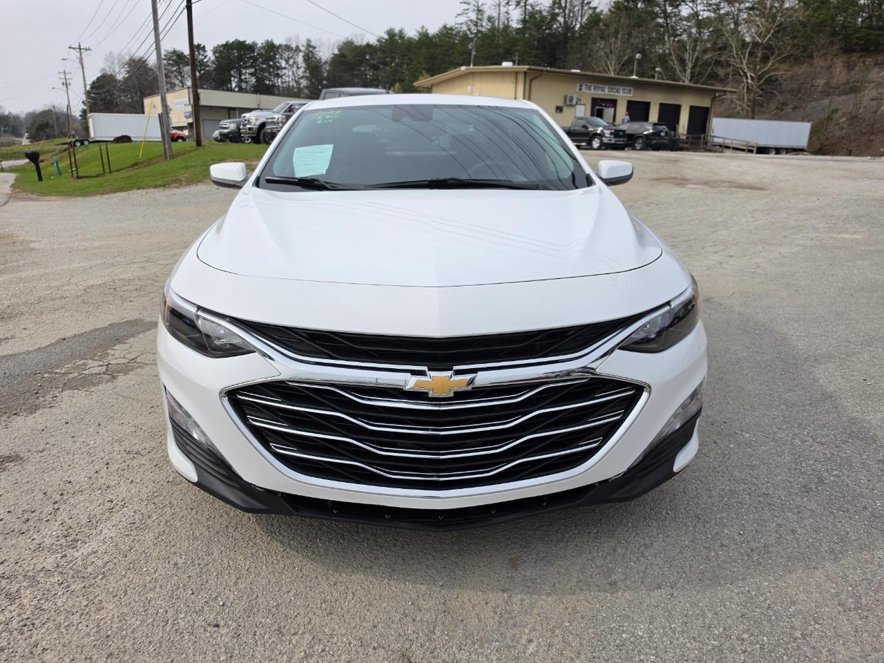 2024 Chevrolet Malibu photo 2
