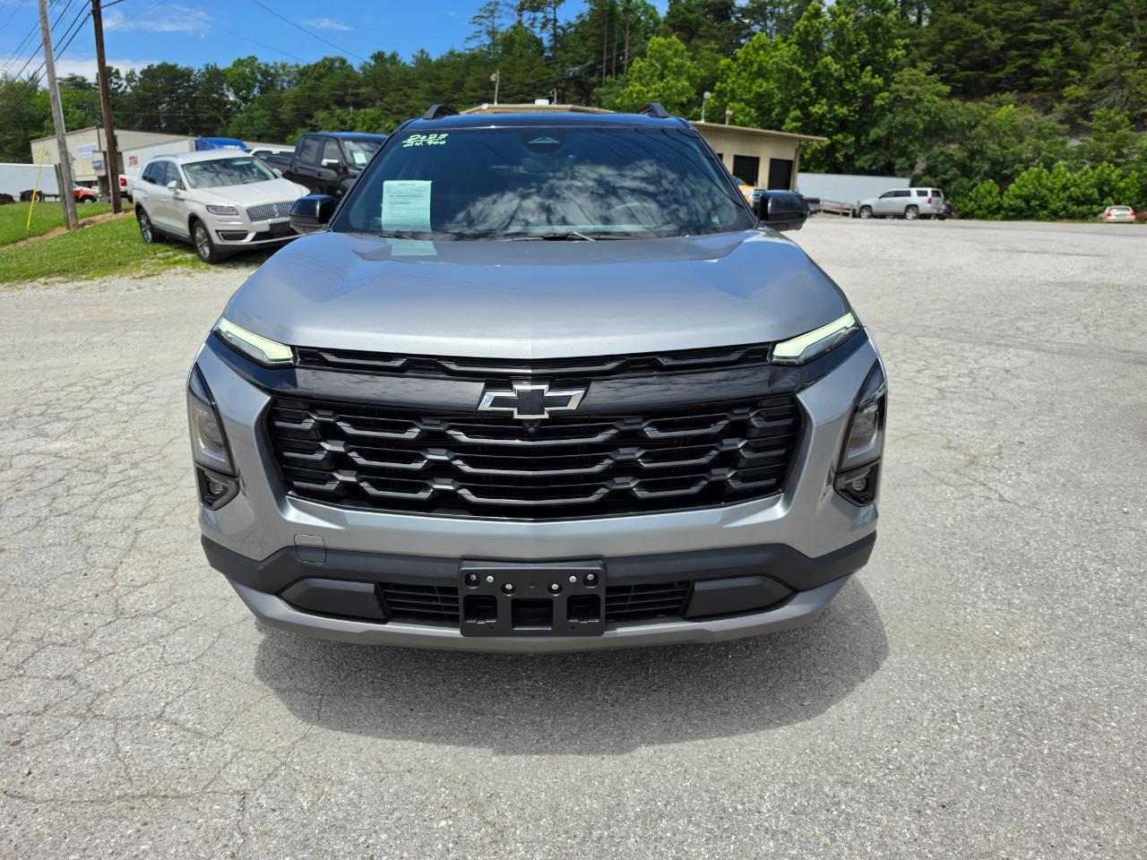 2025 Chevrolet Equinox photo 2