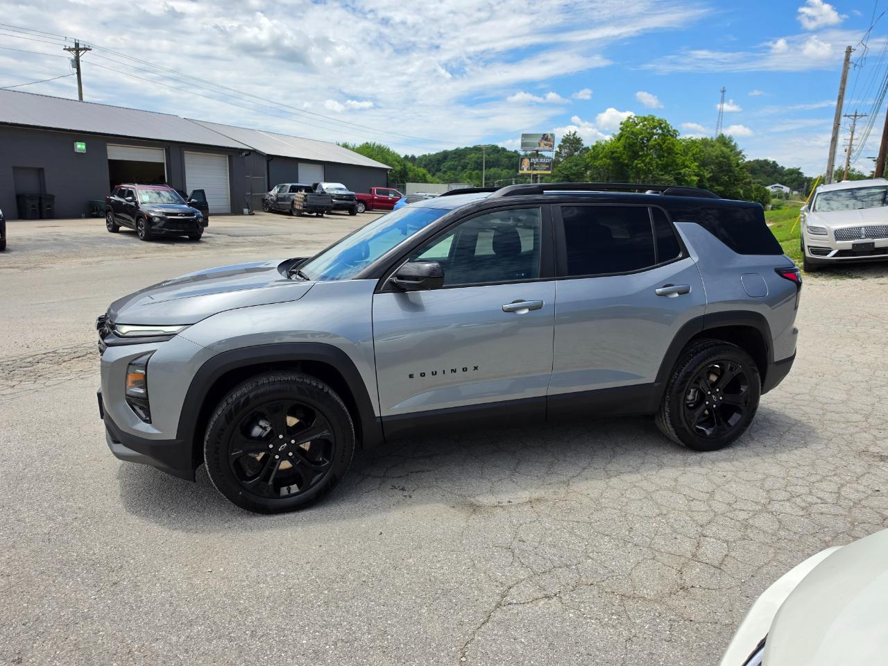 2025 Chevrolet Equinox photo 4