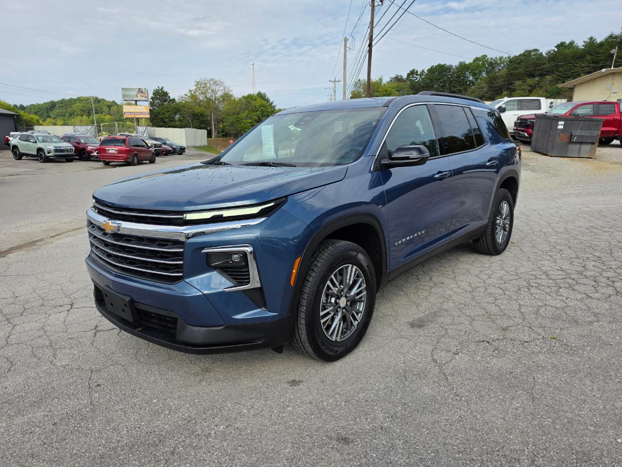 2025 Chevrolet Traverse photo 3