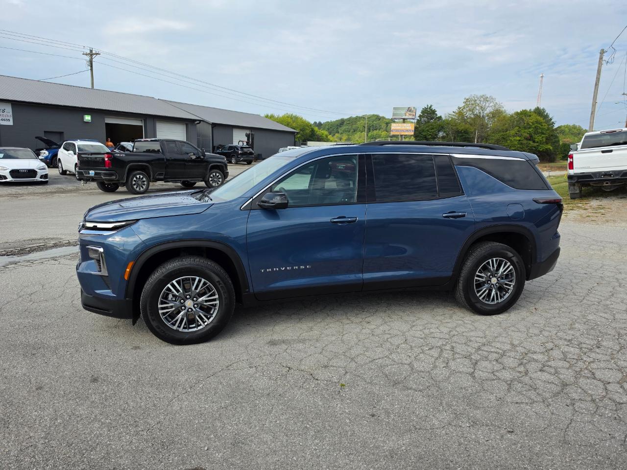 2025 Chevrolet Traverse photo 4