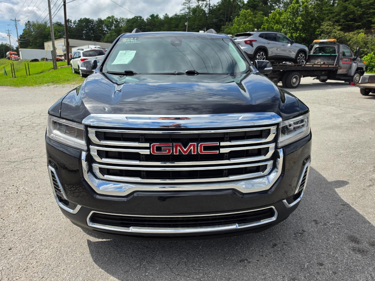 2023 GMC Acadia photo 2