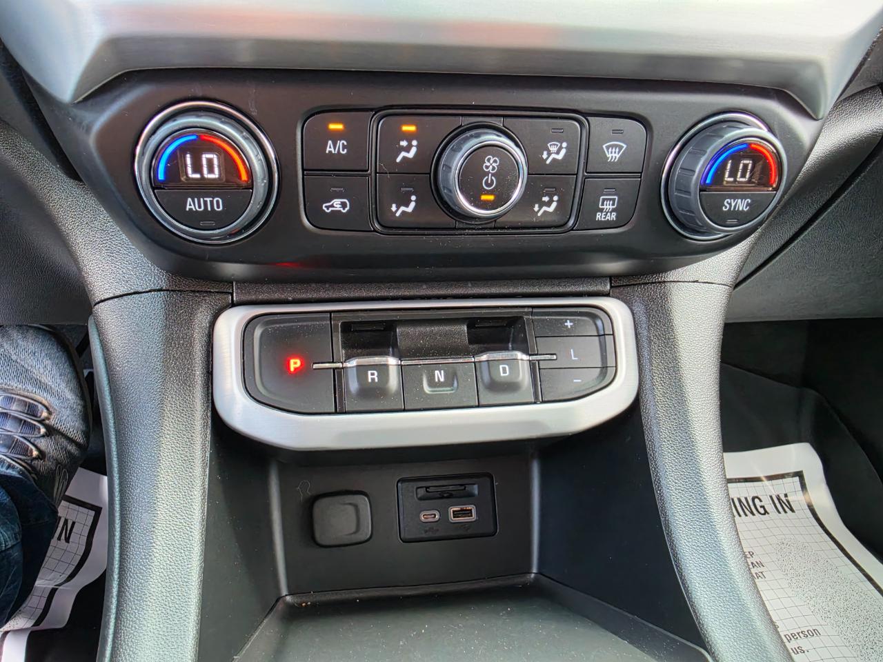 2023 GMC Acadia photo 14