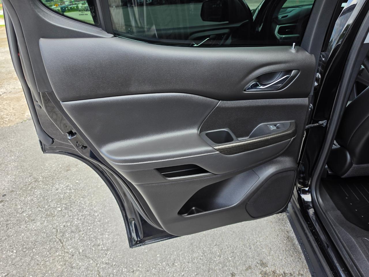 2023 GMC Acadia photo 30