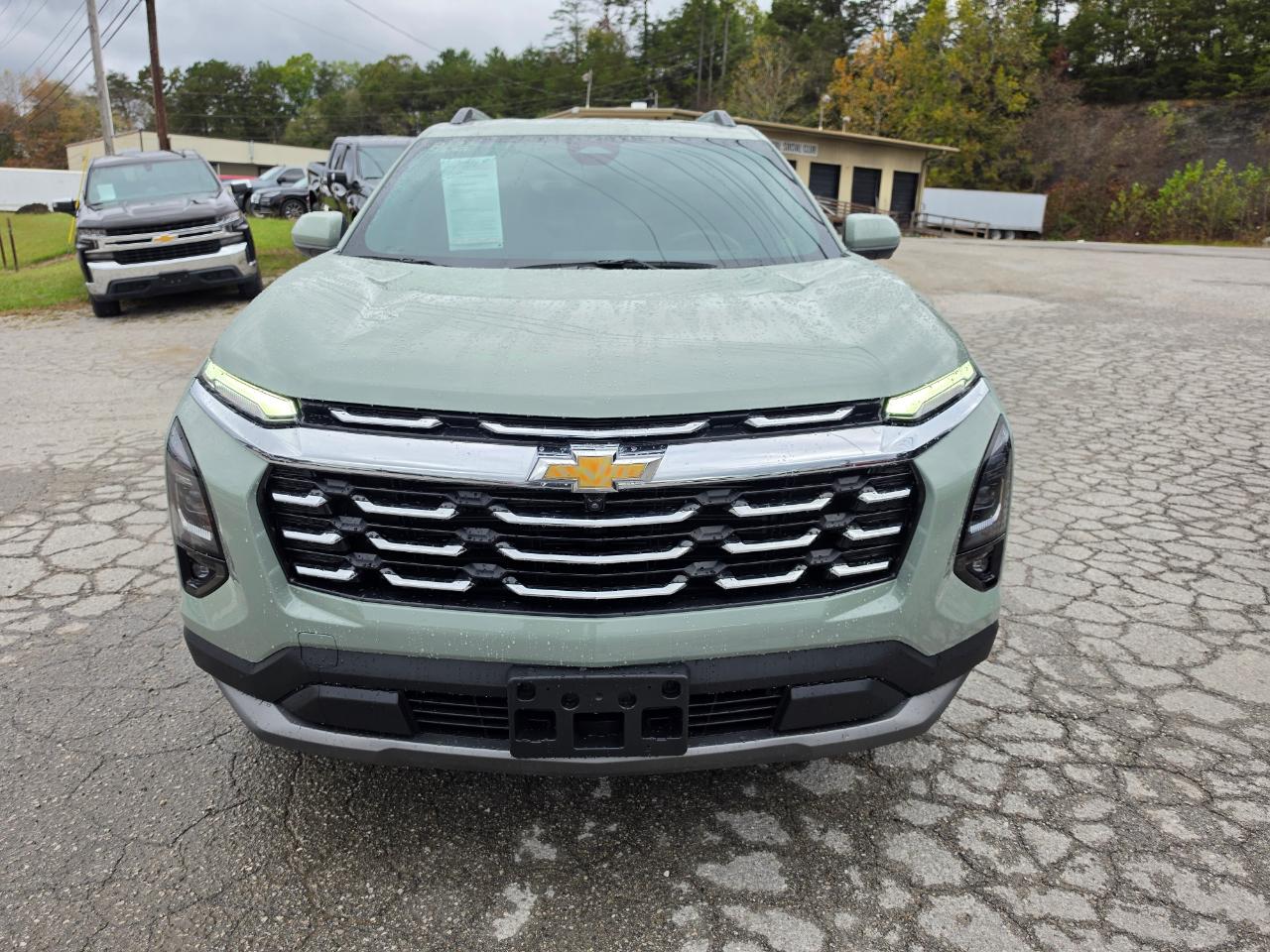 2025 Chevrolet Equinox photo 2