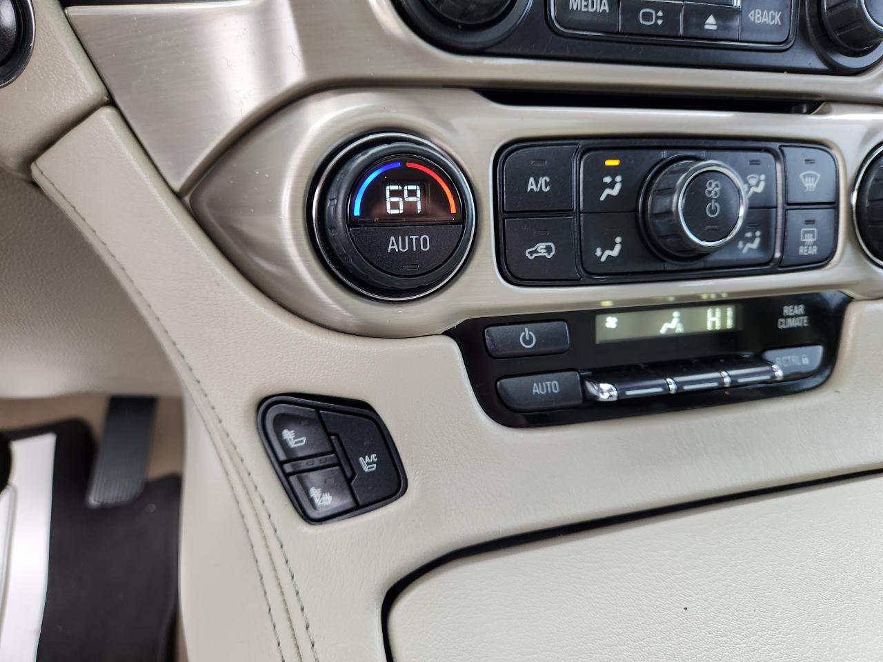 2015 GMC Yukon XL photo 15